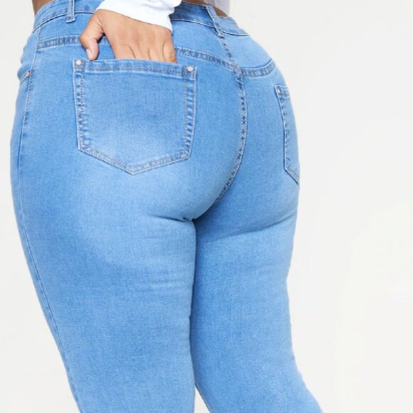PLUS LIGHT WASH SKINNY JEANS - Picture 3 of 5